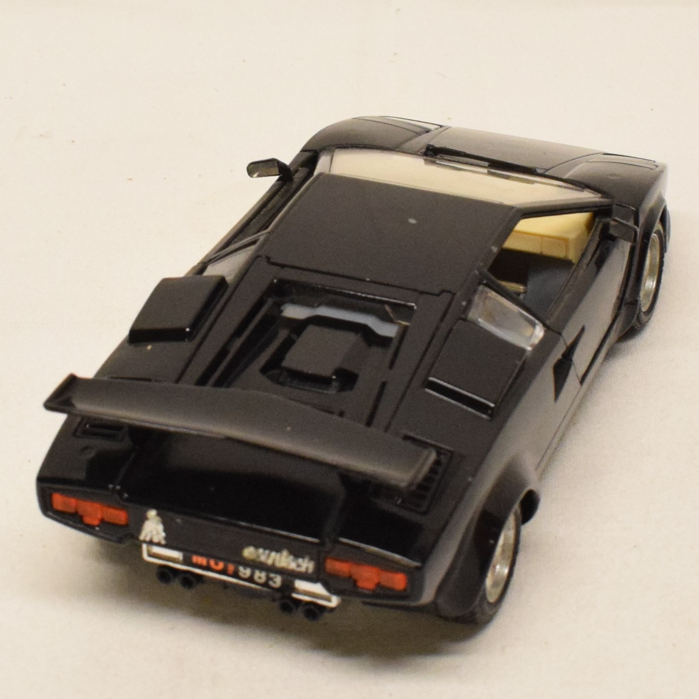 Voir photo 3 de Voiture au 1:24 Lamborghini Countach 1988 par Burago Voiture au 1:24 Lamborghini Countach 1988 par Burago État correct - Vue 3 -